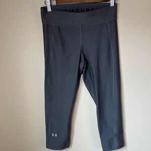 Women’s Medium Under Armour Cropped Performance Leggings - 20” Like New